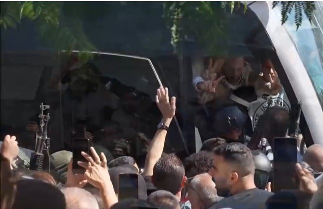 Serbest Bırakılan Filistinli Esirler Ailelerine Kavuştu